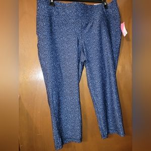 Livi Lane Bryant workout leggings